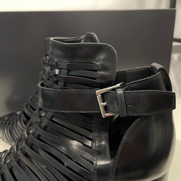 Black Heels - Picture 5 of 5